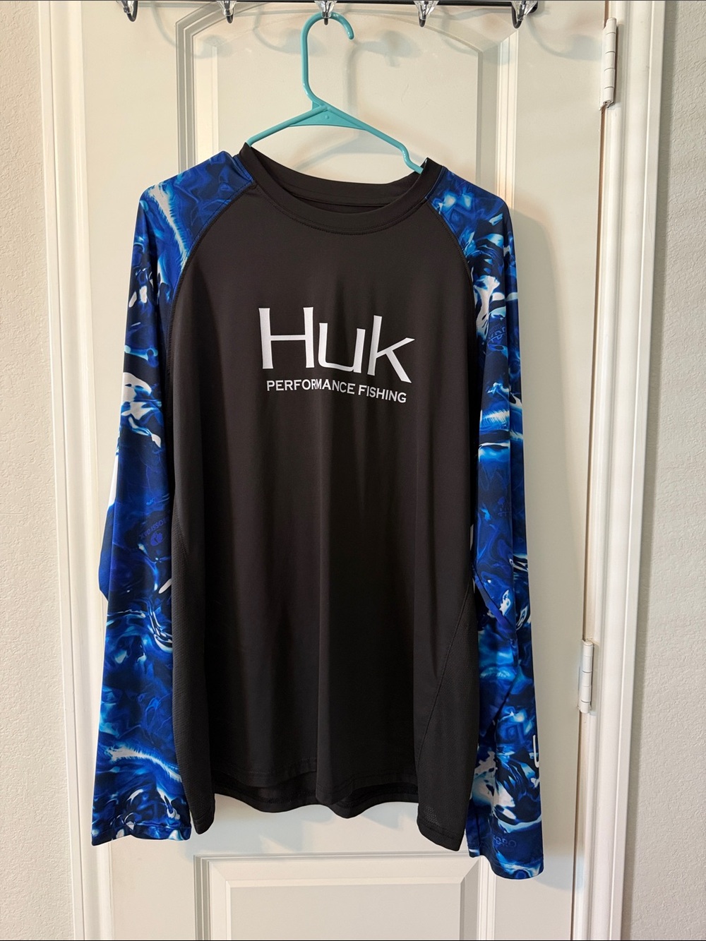 Huk Black Long-Sleeve Performance Shirt with Blue Printed Sleeves
